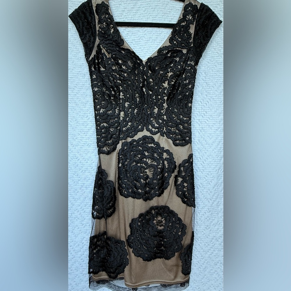 Sue Wong Nocturne Embroidered Beaded Lace Illusion Dress in Nude & Black SZ 2